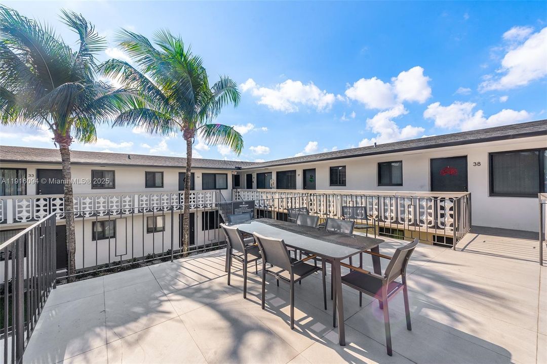 出租: $1,800 (1 贝兹, 1 浴室, 650 平方英尺)