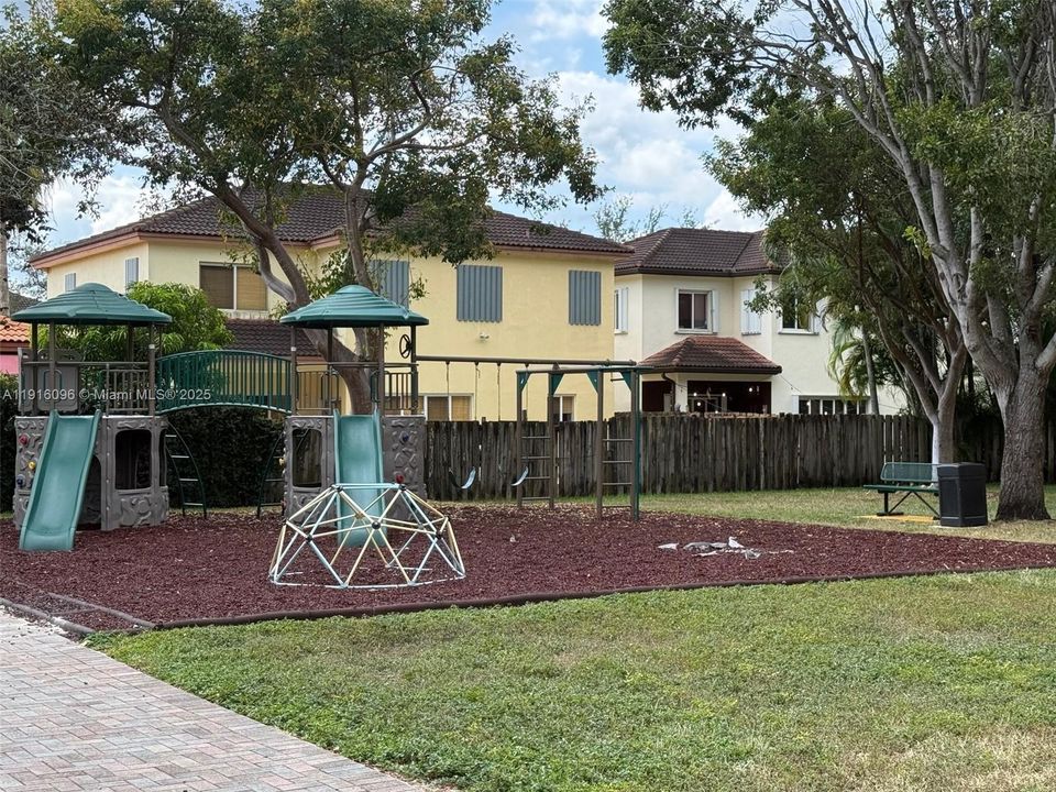 En Venta: $610,000 (4 camas, 3 baños, 1846 Pies cuadrados)