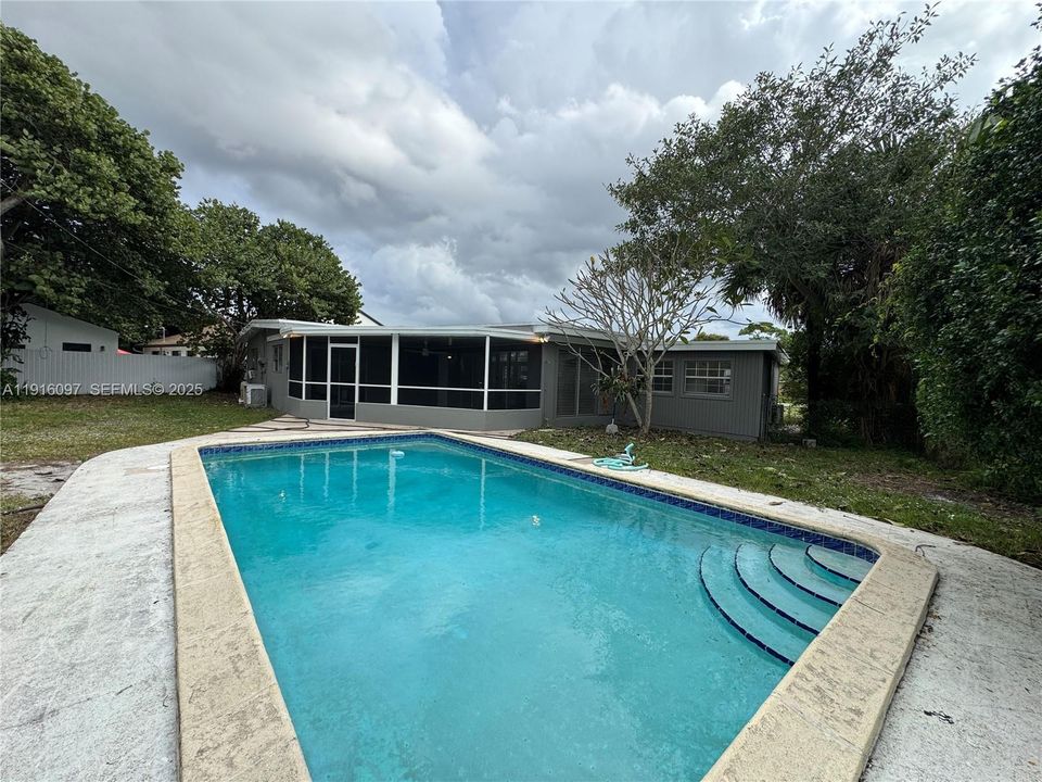 На продажу: $595,000 (3 спален, 2 ванн, 1903 Квадратных фут)