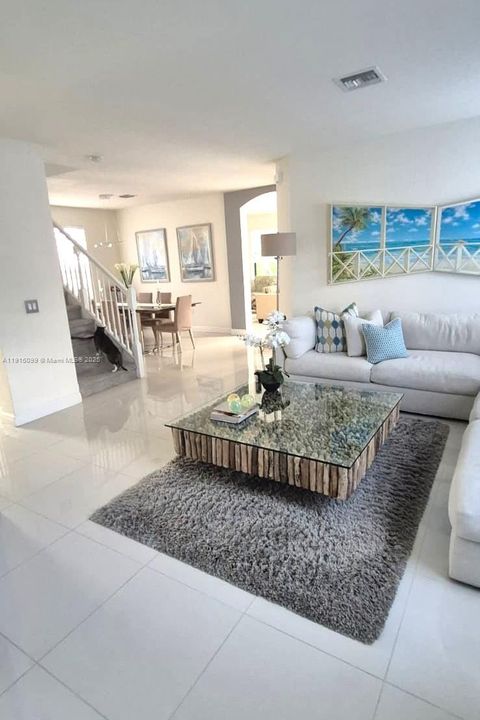 For Rent: $5,350 (4 beds, 3 baths, 2650 Square Feet)