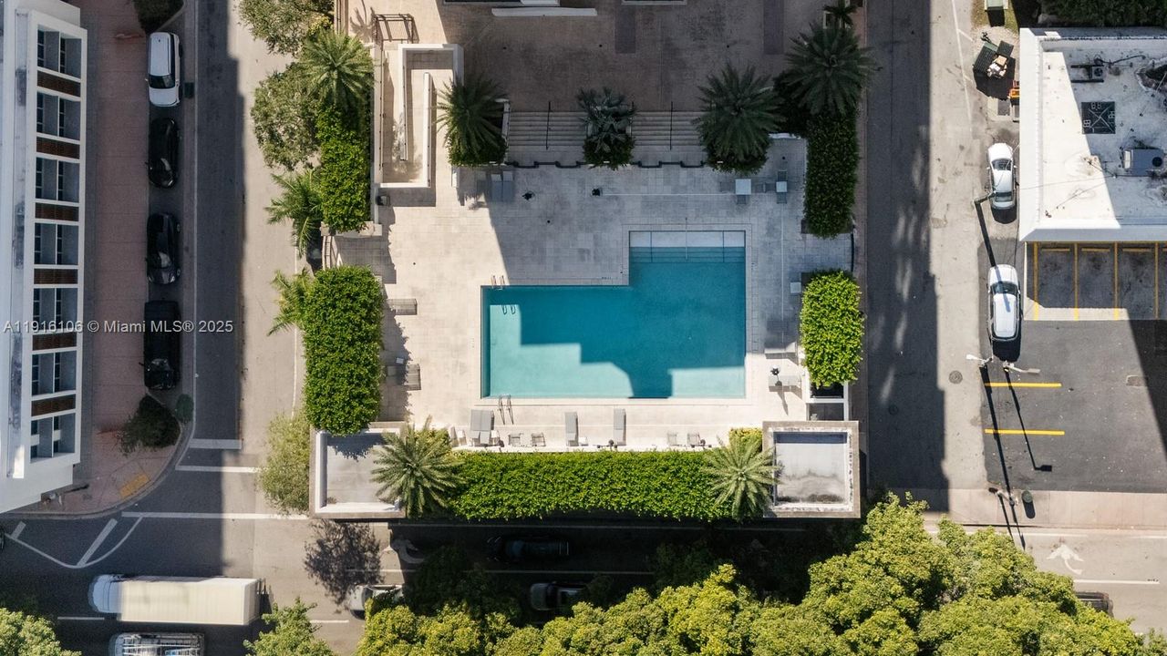 Под контрактом: $5,000 (2 спален, 2 ванн, 1410 Квадратных фут)