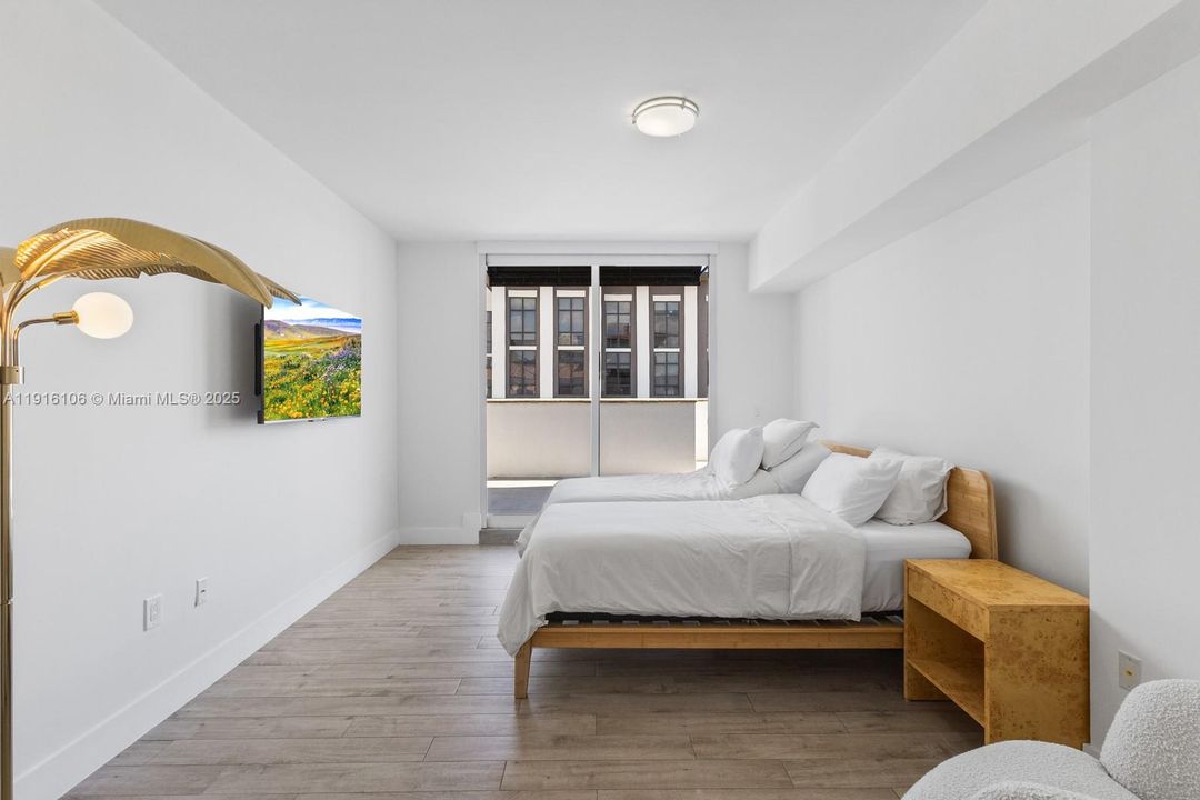 Под контрактом: $5,000 (2 спален, 2 ванн, 1410 Квадратных фут)