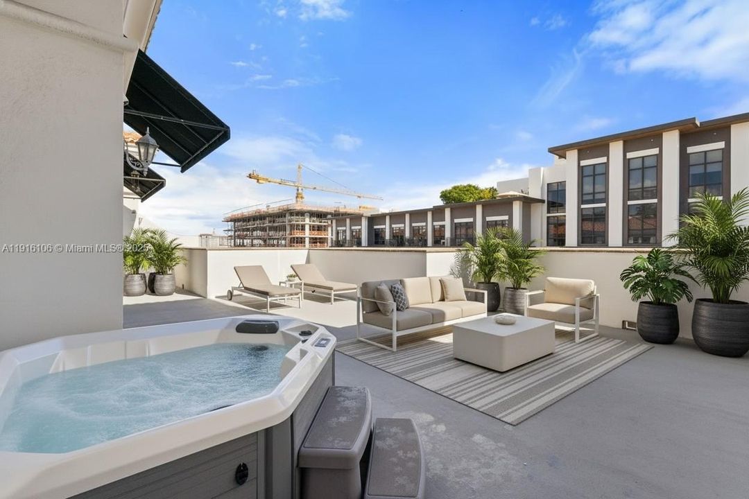 Под контрактом: $5,000 (2 спален, 2 ванн, 1410 Квадратных фут)