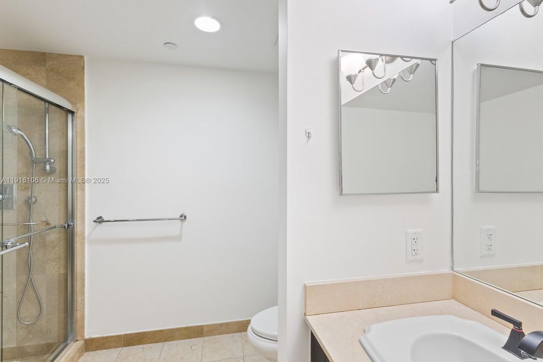 Под контрактом: $5,000 (2 спален, 2 ванн, 1410 Квадратных фут)