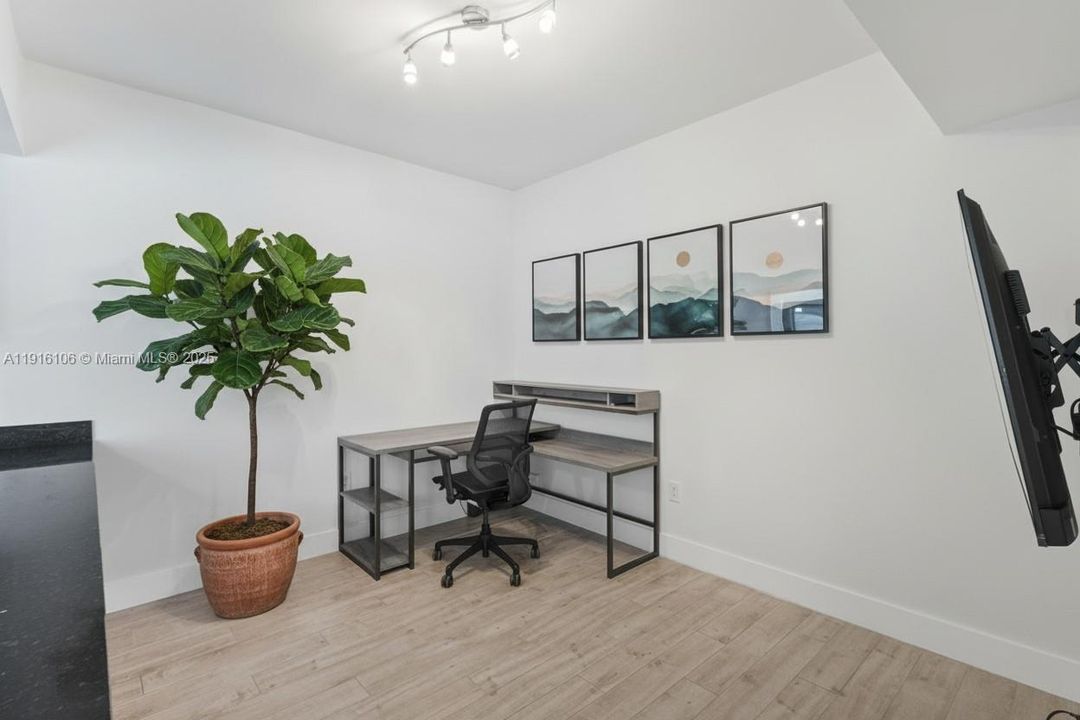 Под контрактом: $5,000 (2 спален, 2 ванн, 1410 Квадратных фут)