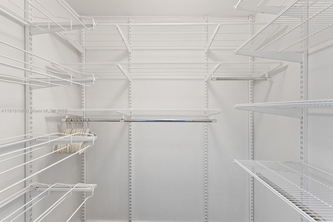 Под контрактом: $5,000 (2 спален, 2 ванн, 1410 Квадратных фут)