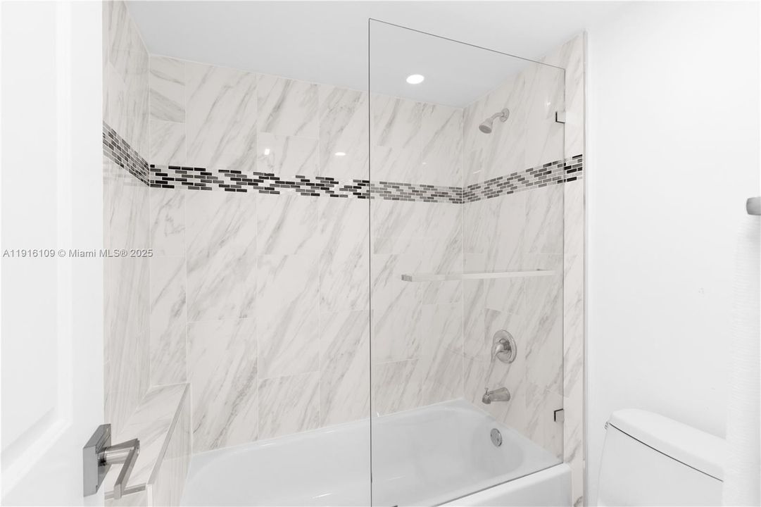 待售: $440,000 (2 贝兹, 2 浴室, 1150 平方英尺)