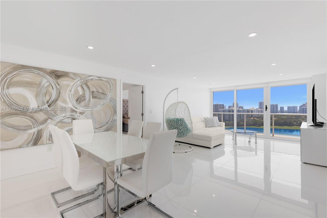 待售: $440,000 (2 贝兹, 2 浴室, 1150 平方英尺)