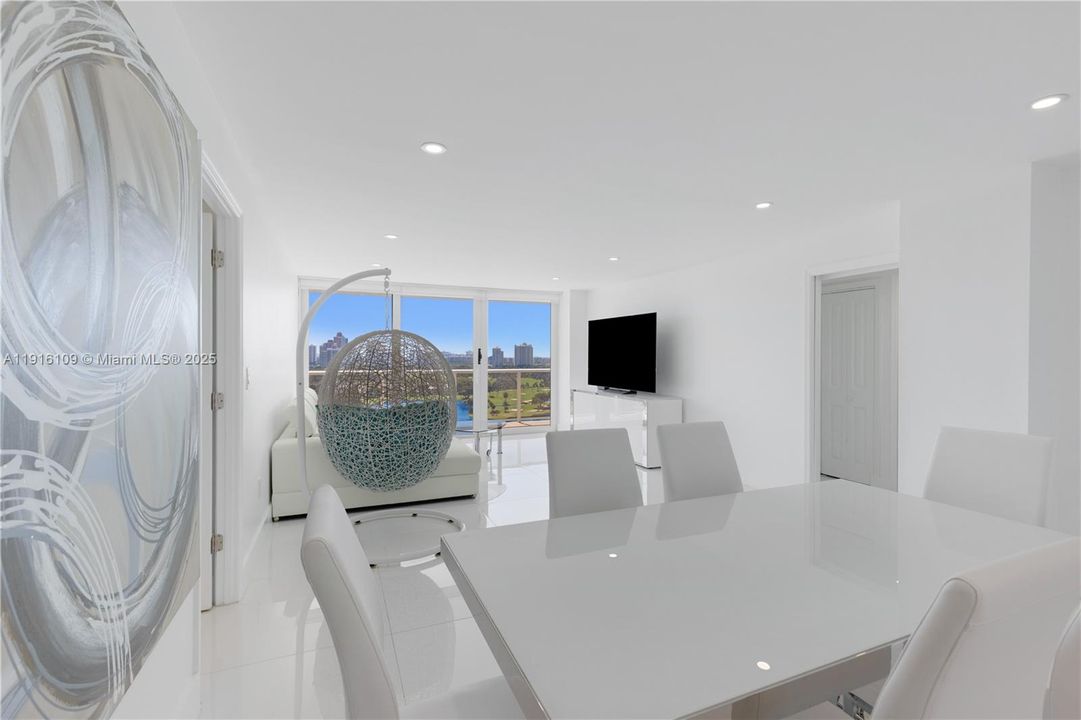 待售: $440,000 (2 贝兹, 2 浴室, 1150 平方英尺)