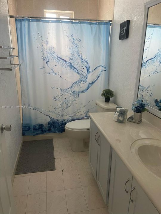 出租: $3,450 (5 贝兹, 3 浴室, 2170 平方英尺)