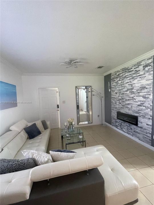 出租: $3,450 (5 贝兹, 3 浴室, 2170 平方英尺)