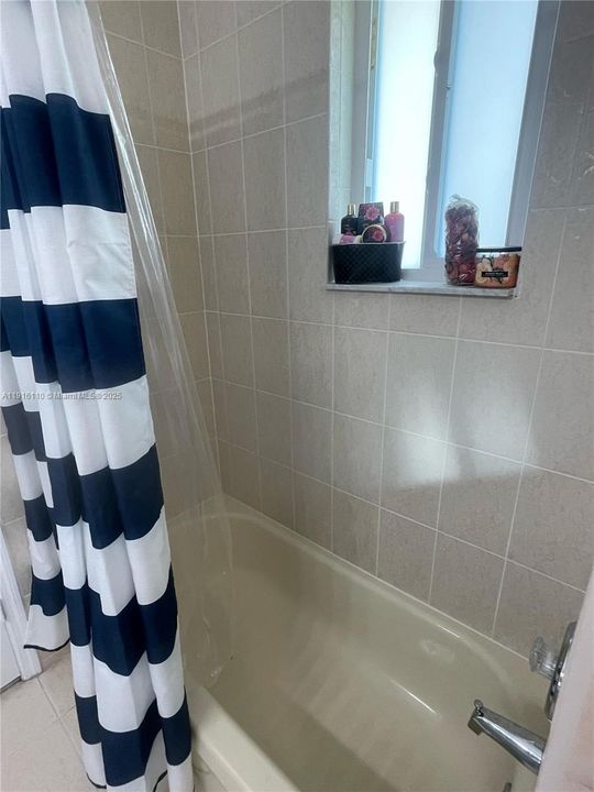 出租: $3,450 (5 贝兹, 3 浴室, 2170 平方英尺)