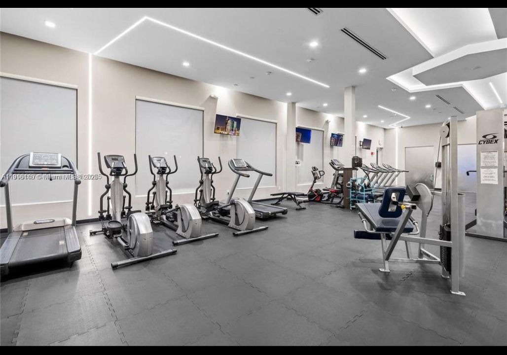 出租: $3,450 (5 贝兹, 3 浴室, 2170 平方英尺)