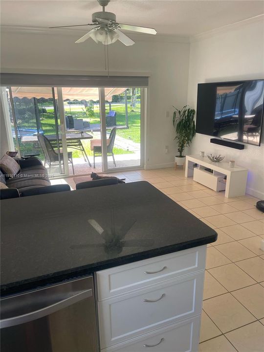 出租: $3,450 (5 贝兹, 3 浴室, 2170 平方英尺)