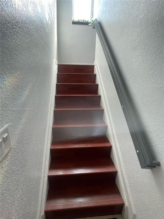 出租: $3,450 (5 贝兹, 3 浴室, 2170 平方英尺)