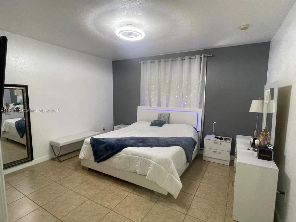 出租: $3,450 (5 贝兹, 3 浴室, 2170 平方英尺)