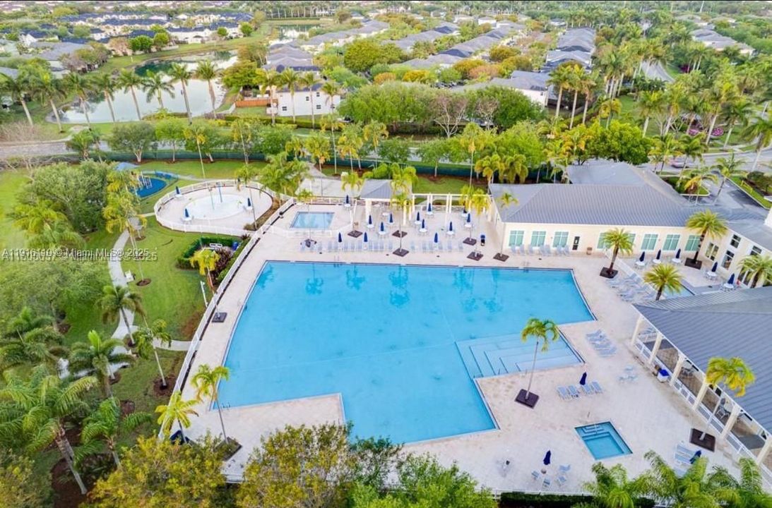 出租: $3,450 (5 贝兹, 3 浴室, 2170 平方英尺)