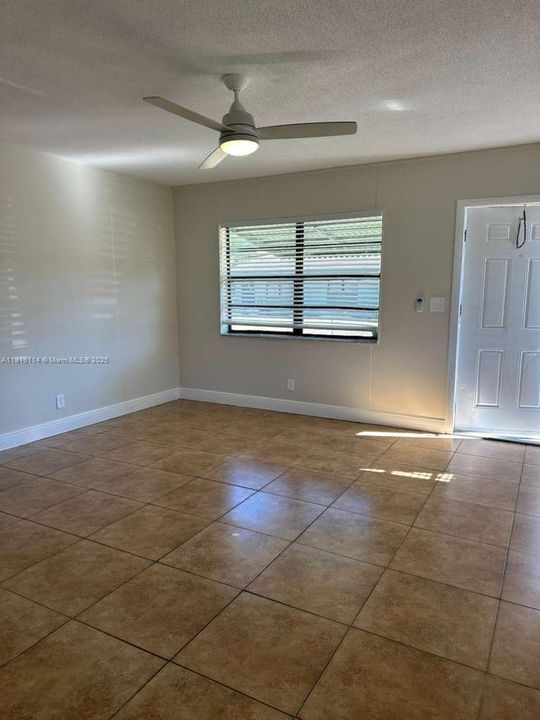 For Rent: $1,950 (2 beds, 1 baths, 1697 Square Feet)