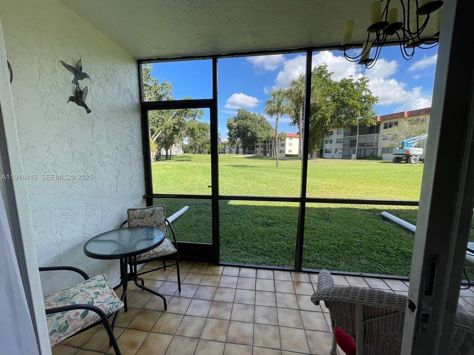 For Sale: $257,000 (2 beds, 2 baths, 1170 Square Feet)