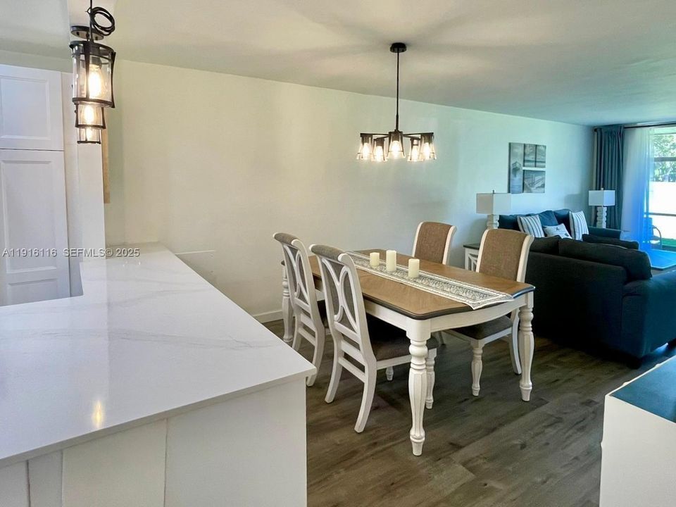 For Sale: $257,000 (2 beds, 2 baths, 1170 Square Feet)