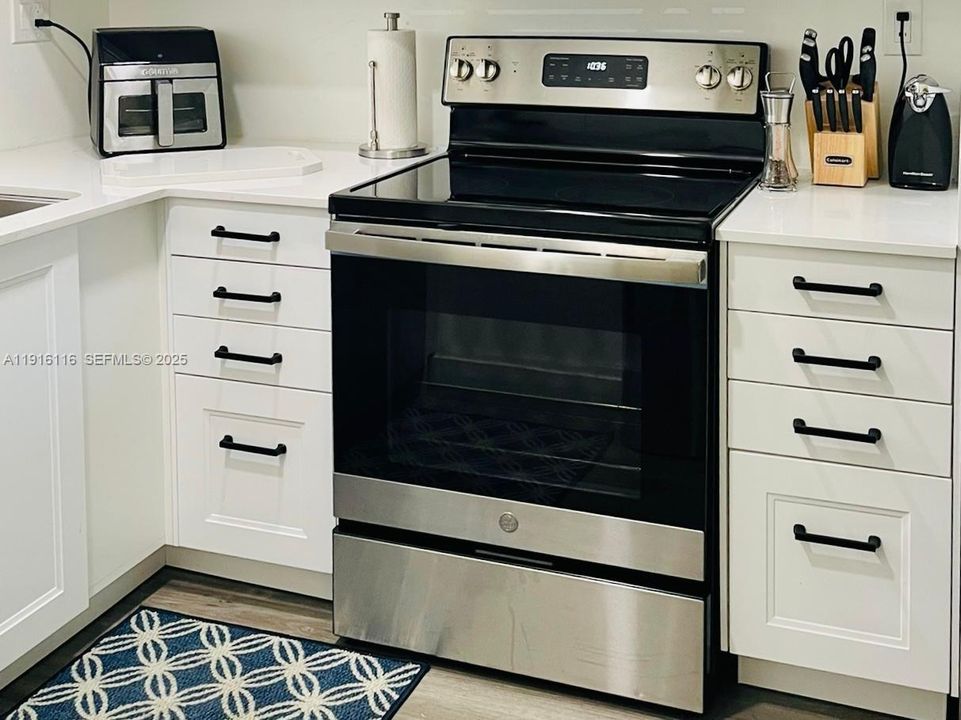 For Sale: $257,000 (2 beds, 2 baths, 1170 Square Feet)