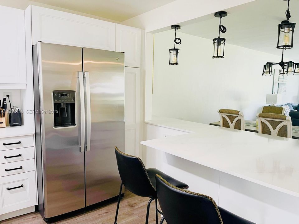 For Sale: $257,000 (2 beds, 2 baths, 1170 Square Feet)