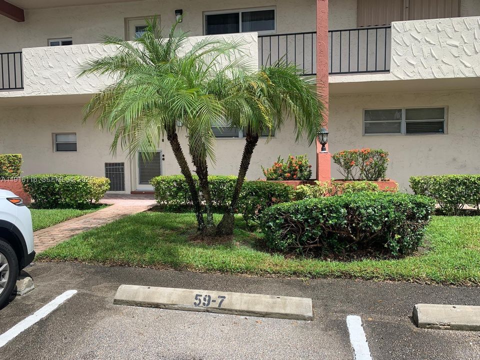 For Sale: $257,000 (2 beds, 2 baths, 1170 Square Feet)