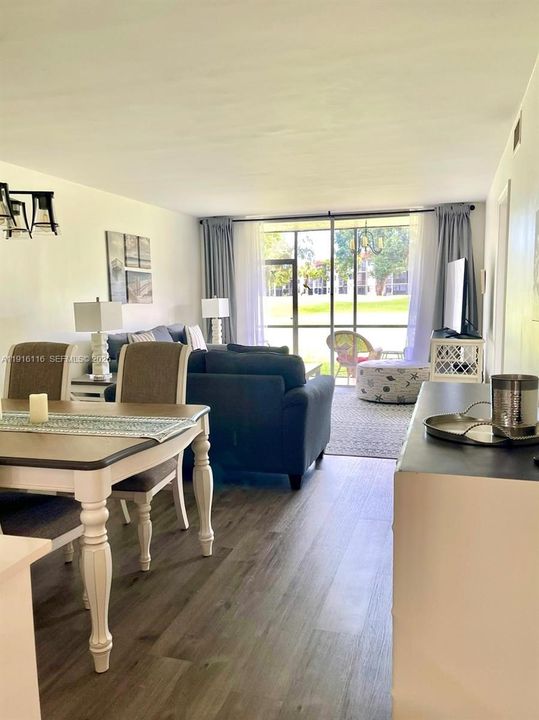 For Sale: $257,000 (2 beds, 2 baths, 1170 Square Feet)