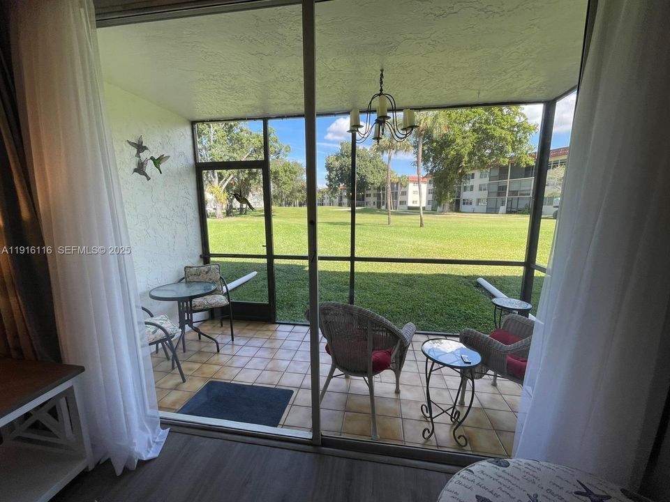 For Sale: $257,000 (2 beds, 2 baths, 1170 Square Feet)