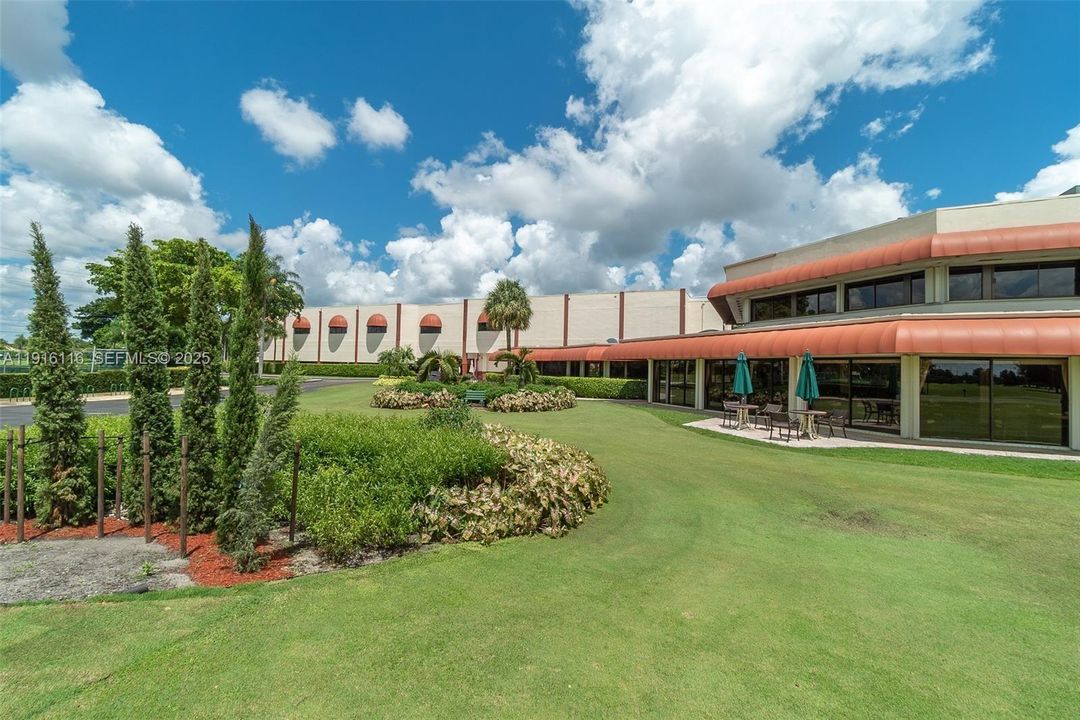 For Sale: $257,000 (2 beds, 2 baths, 1170 Square Feet)