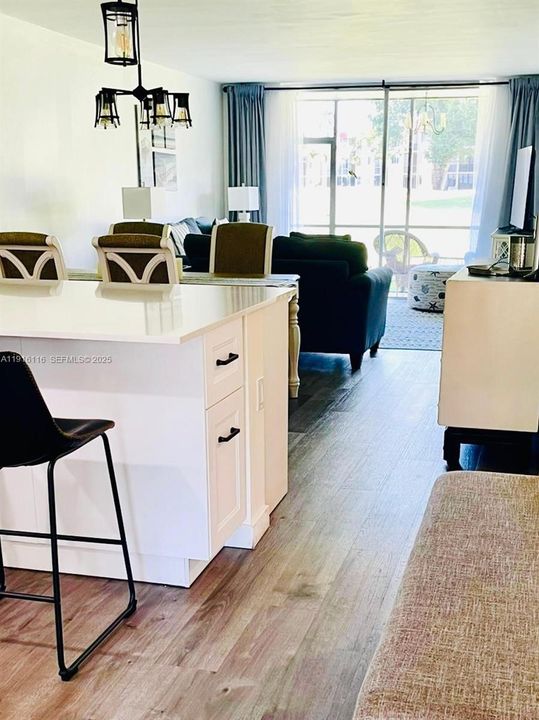 For Sale: $257,000 (2 beds, 2 baths, 1170 Square Feet)