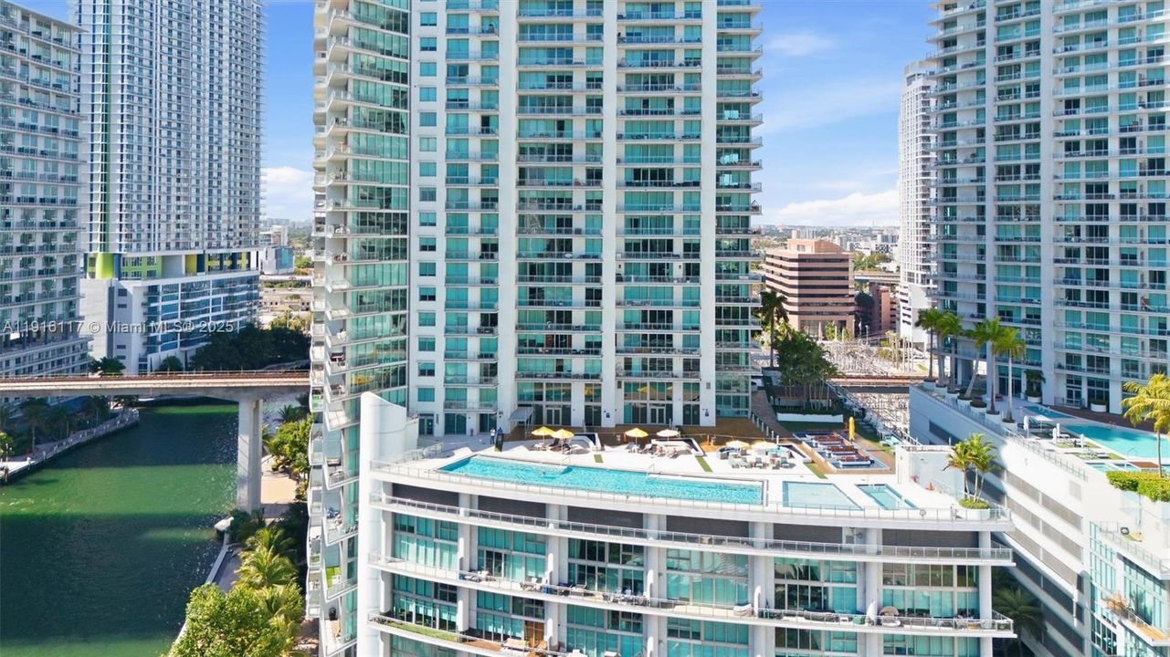 合同活跃: $4,500 (2 贝兹, 2 浴室, 1121 平方英尺)