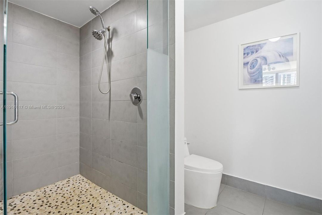 合同活跃: $4,500 (2 贝兹, 2 浴室, 1121 平方英尺)