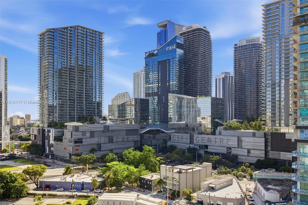 合同活跃: $4,500 (2 贝兹, 2 浴室, 1121 平方英尺)