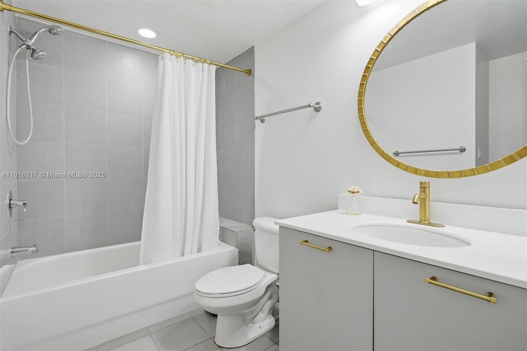 合同活跃: $4,500 (2 贝兹, 2 浴室, 1121 平方英尺)