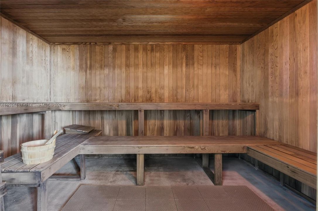 合同活跃: $4,500 (2 贝兹, 2 浴室, 1121 平方英尺)