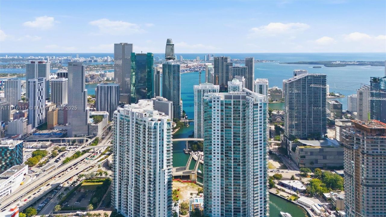 合同活跃: $4,500 (2 贝兹, 2 浴室, 1121 平方英尺)