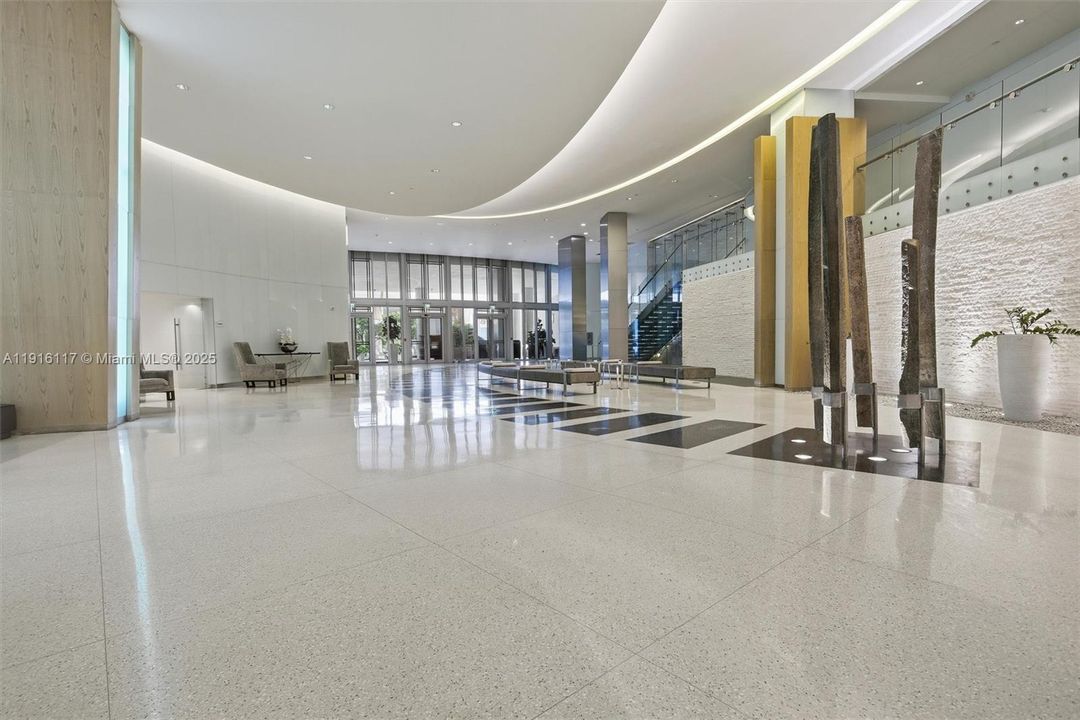 合同活跃: $4,500 (2 贝兹, 2 浴室, 1121 平方英尺)