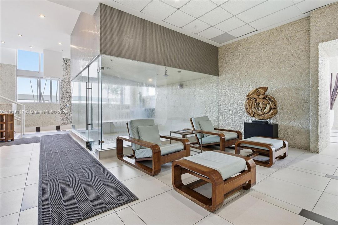 合同活跃: $4,500 (2 贝兹, 2 浴室, 1121 平方英尺)