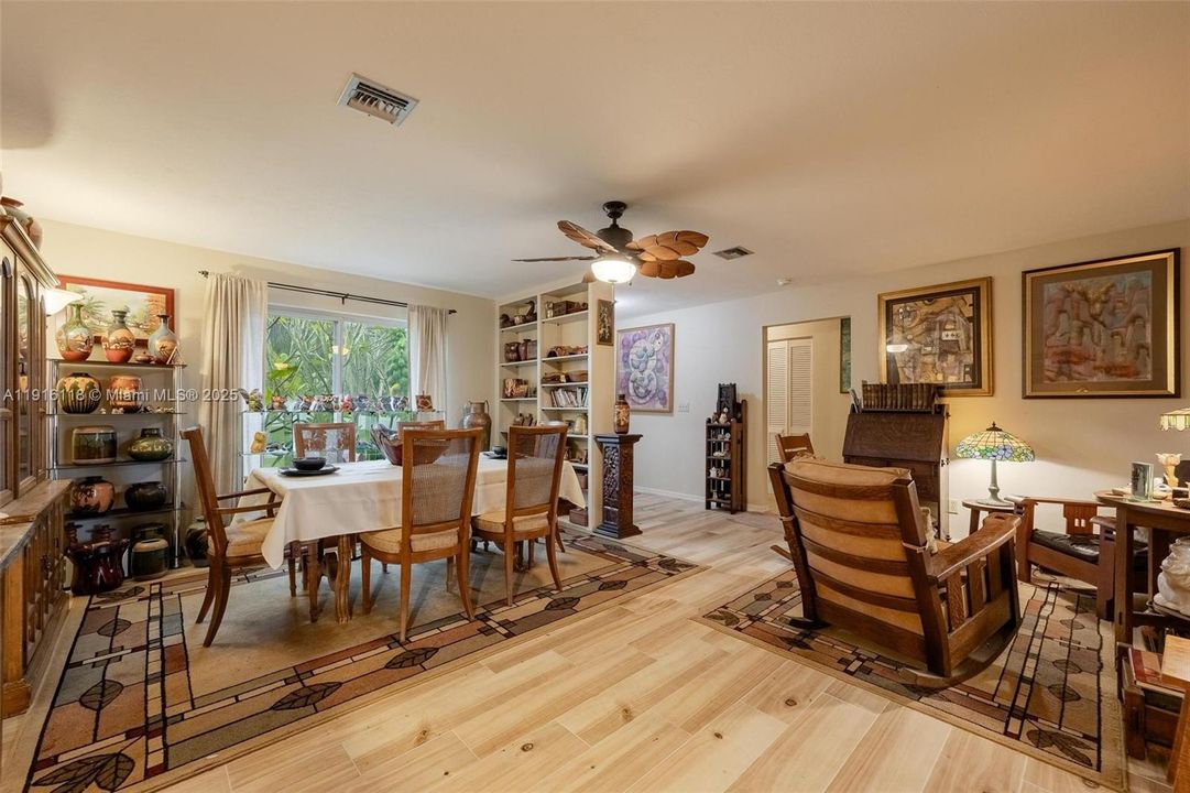 For Sale: $449,000 (3 beds, 3 baths, 1864 Square Feet)