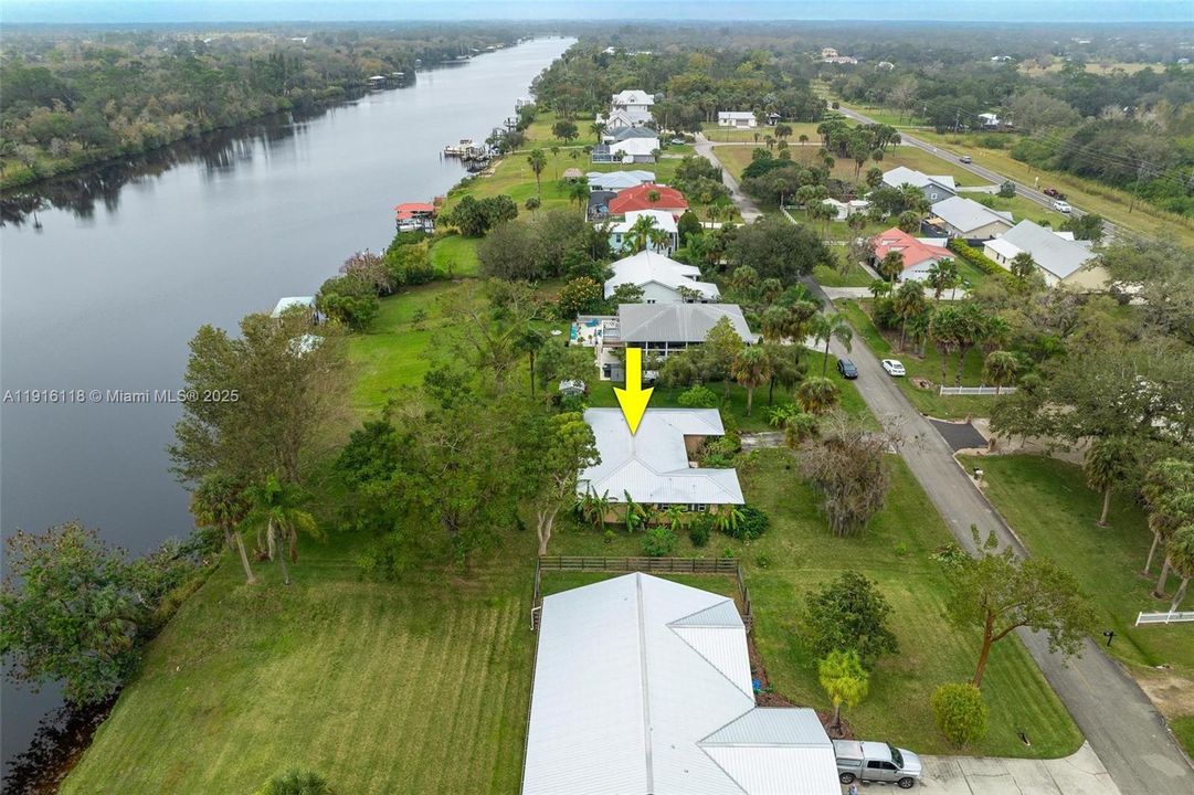 For Sale: $449,000 (3 beds, 3 baths, 1864 Square Feet)