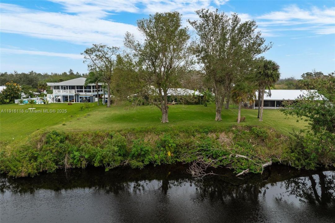 For Sale: $449,000 (3 beds, 3 baths, 1864 Square Feet)