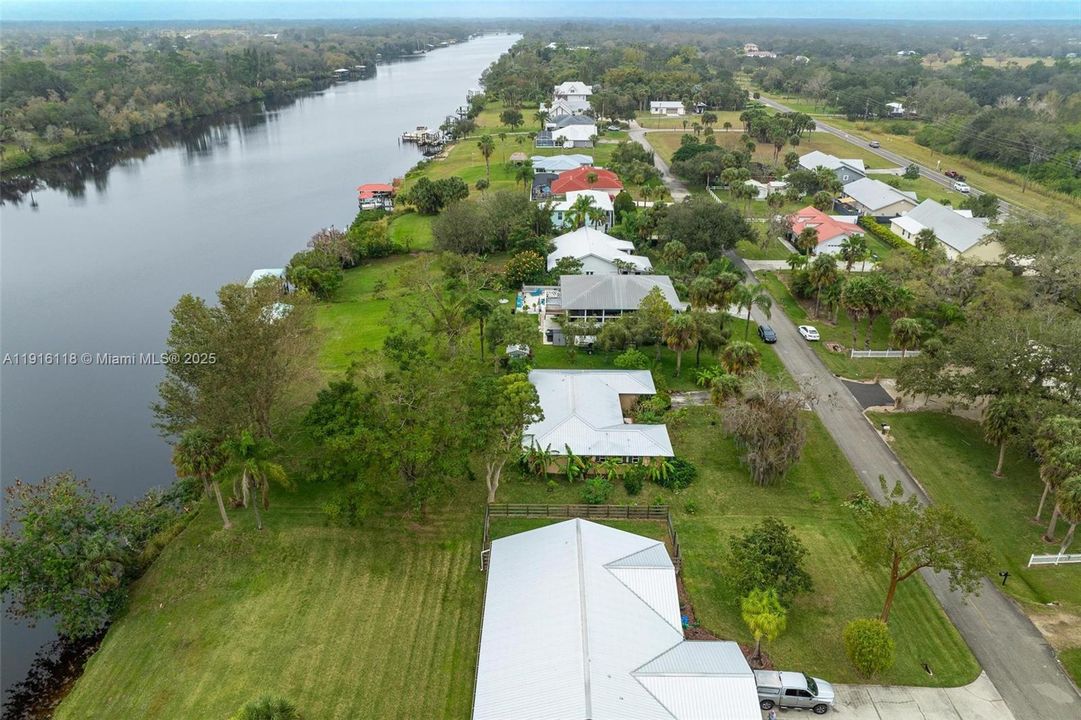 For Sale: $449,000 (3 beds, 3 baths, 1864 Square Feet)