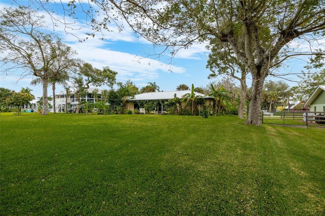 For Sale: $449,000 (3 beds, 3 baths, 1864 Square Feet)