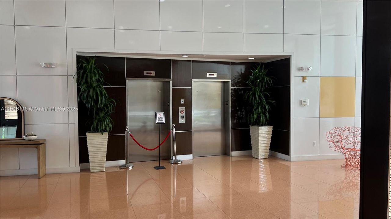 For Sale: $495,000 (2 beds, 2 baths, 1174 Square Feet)