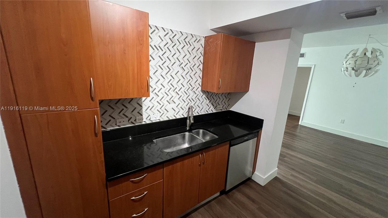 For Sale: $495,000 (2 beds, 2 baths, 1174 Square Feet)