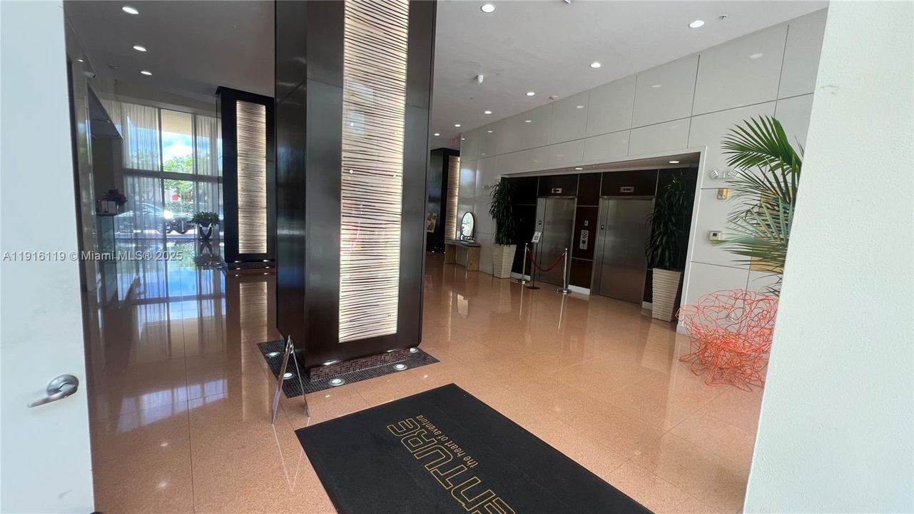 For Sale: $495,000 (2 beds, 2 baths, 1174 Square Feet)