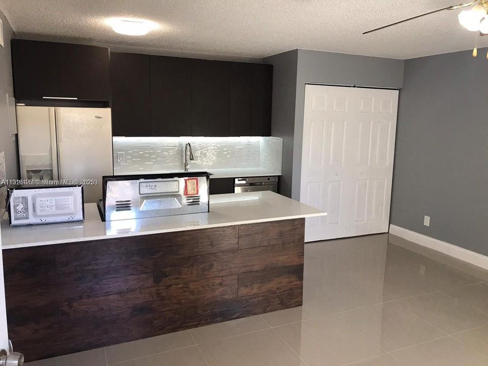 На продажу: $185,000 (1 спален, 1 ванн, 627 Квадратных фут)