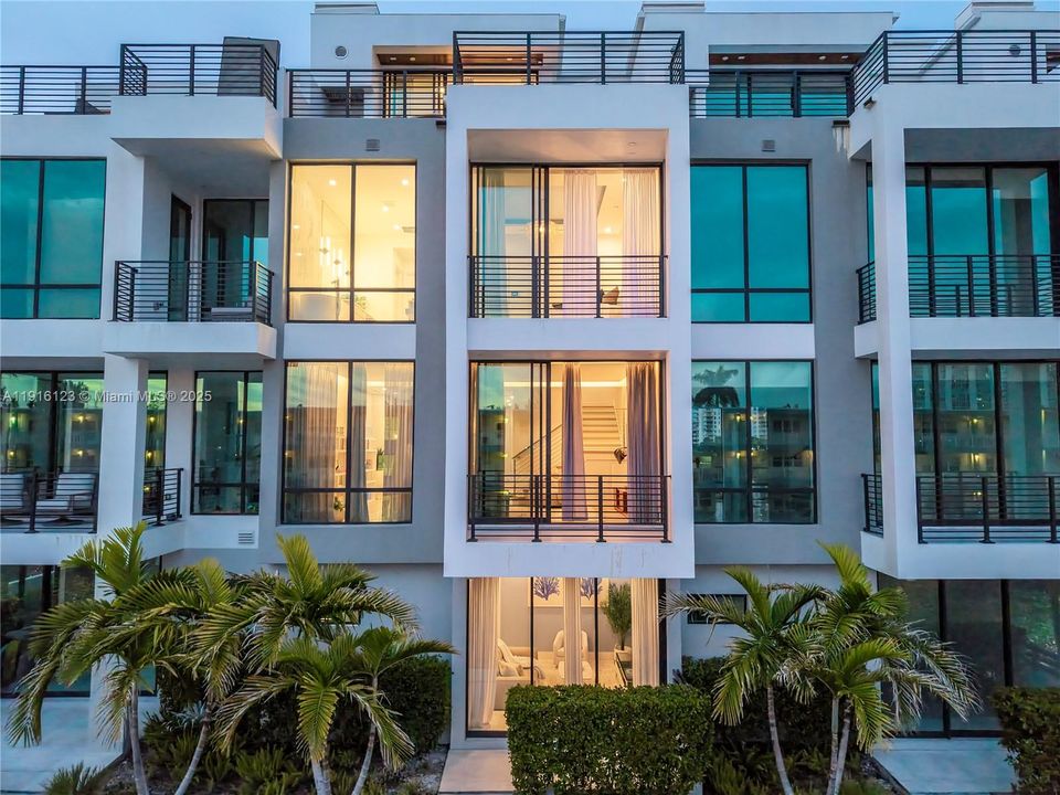 待售: $2,934,500 (4 贝兹, 4 浴室, 3375 平方英尺)