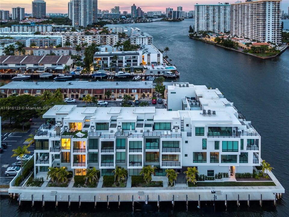 待售: $2,934,500 (4 贝兹, 4 浴室, 3375 平方英尺)